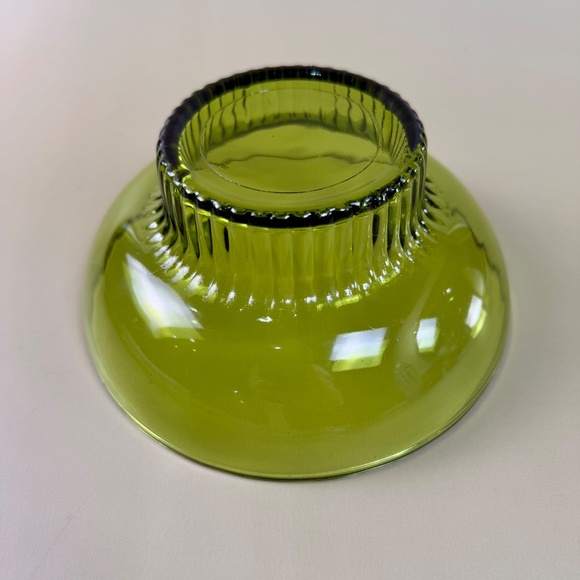 Vintage Mid-Century Bowl | Avocado Green Glass | Ribbed Base 6.75" - Picture 3 of 12